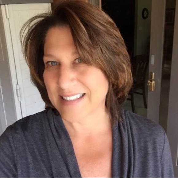 Meet your Posher, Beth - Picture 1 of 1